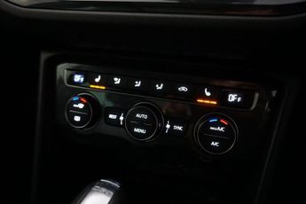 VOLKSWAGEN TIGUAN 2.0 TDI R-Line Tech SUV 5dr Diesel DSG 4Motion Euro 6 (s/s) (190