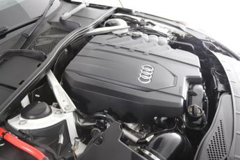 AUDI A4 AVANT 2.0 TFSI 40 Black Edition Estate 5dr Petrol S Tronic Euro 6 (s/s