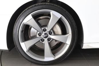 AUDI A4 AVANT 2.0 TFSI 40 Black Edition Estate 5dr Petrol S Tronic Euro 6 (s/s