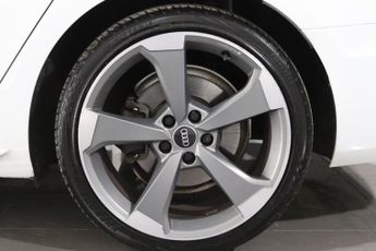 AUDI A4 AVANT 2.0 TFSI 40 Black Edition Estate 5dr Petrol S Tronic Euro 6 (s/s