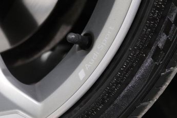 AUDI A4 AVANT 2.0 TFSI 40 Black Edition Estate 5dr Petrol S Tronic Euro 6 (s/s