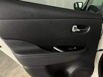 NISSAN LEAF 40kWh N-Connecta Hatchback 5dr Electric Auto (150 ps)