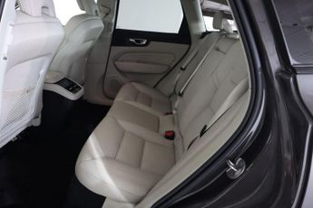 VOLVO XC60 2.0 B5 MHEV Plus SUV 5dr Petrol Hybrid Auto AWD Euro 6 (s/s) (25