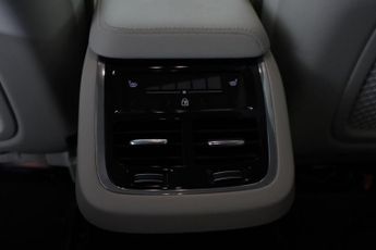 VOLVO XC60 2.0 B5 MHEV Plus SUV 5dr Petrol Hybrid Auto AWD Euro 6 (s/s) (25