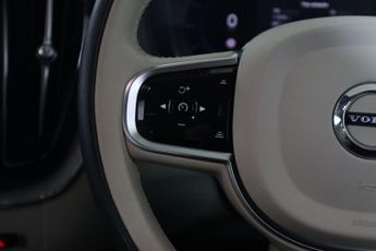 VOLVO XC60 2.0 B5 MHEV Plus SUV 5dr Petrol Hybrid Auto AWD Euro 6 (s/s) (25