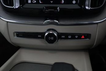 VOLVO XC60 2.0 B5 MHEV Plus SUV 5dr Petrol Hybrid Auto AWD Euro 6 (s/s) (25