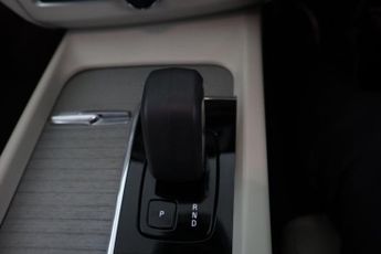 VOLVO XC60 2.0 B5 MHEV Plus SUV 5dr Petrol Hybrid Auto AWD Euro 6 (s/s) (25