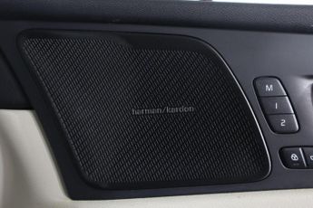 VOLVO XC60 2.0 B5 MHEV Plus SUV 5dr Petrol Hybrid Auto AWD Euro 6 (s/s) (25