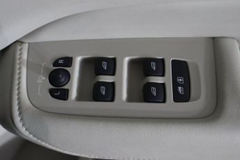 VOLVO XC60 2.0 B5 MHEV Plus SUV 5dr Petrol Hybrid Auto AWD Euro 6 (s/s) (25