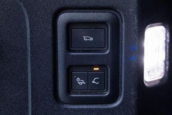 LAND ROVER DEFENDER 3.0 D200 MHEV Hard Top SUV 3dr Diesel Auto 4WD SWB Euro 6 (s/s) 