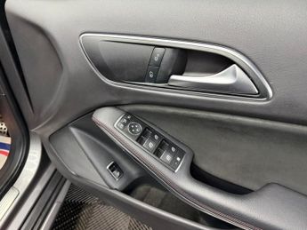 MERCEDES-BENZ GLA 2.1 GLA220d AMG Line (Premium) 7G-DCT 4MATIC Euro 6 (s/s) 5dr