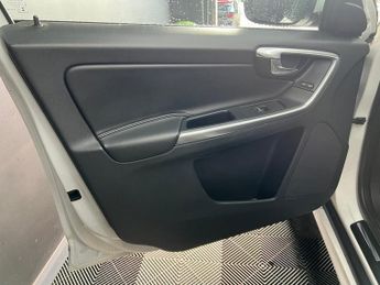 VOLVO XC60 2.4 D5 SE Lux Nav Auto AWD Euro 6 (s/s) 5dr