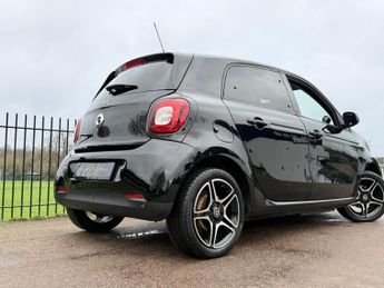 SMART FORFOUR 17.6kWh Premium Hatchback 5dr Electric Auto (22kW Charger) (82 p
