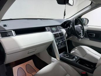 LAND ROVER DISCOVERY SPORT 2.0 TD4 HSE SUV 5dr Diesel Auto 4WD Euro 6 (s/s) (180 ps)