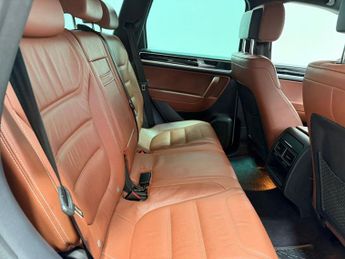 VOLKSWAGEN TOUAREG 3.0 TDI V6 BlueMotion Tech R-Line Plus SUV 5dr Diesel Tiptronic 