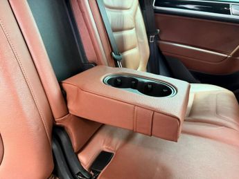 VOLKSWAGEN TOUAREG 3.0 TDI V6 BlueMotion Tech R-Line Plus SUV 5dr Diesel Tiptronic 