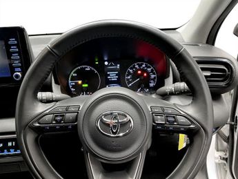 TOYOTA YARIS 1.5 VVT-h Icon Hatchback 5dr Petrol Hybrid E-CVT Euro 6 (s/s) (1