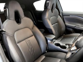 NISSAN JUKE 1.6 Tekna SUV 5dr Petrol Hybrid Auto Euro 6 (143 ps)