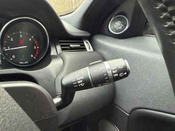 LAND ROVER RANGE ROVER EVOQUE 2.0 TD4 SE Tech SUV 5dr Diesel Auto 4WD Euro 6 (s/s) (180 ps)