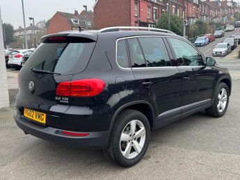 VOLKSWAGEN TIGUAN 2.0 TDI BlueMotion Tech Escape SUV 5dr Diesel DSG 4WD Euro 5 (s/