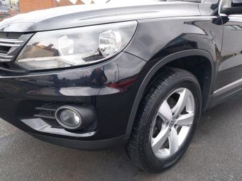 VOLKSWAGEN TIGUAN 2.0 TDI BlueMotion Tech Escape SUV 5dr Diesel DSG 4WD Euro 5 (s/