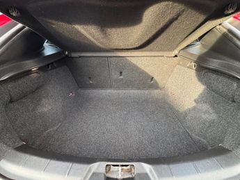 VOLVO V40 1.6 D2 R-Design Nav Hatchback 5dr Diesel Powershift Euro 5 (s/s)