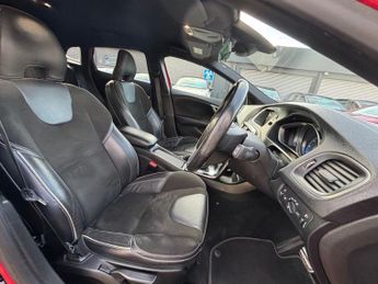 VOLVO V40 1.6 D2 R-Design Nav Hatchback 5dr Diesel Powershift Euro 5 (s/s)