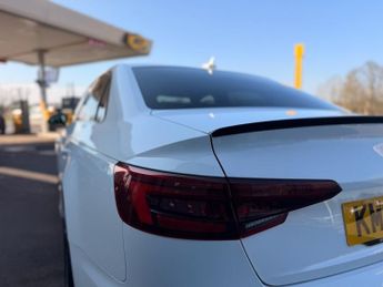 AUDI A4 2.0 TFSI 35 Black Edition Saloon 4dr Petrol S Tronic Euro 6 (s/s