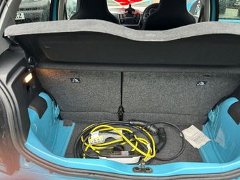 VOLKSWAGEN e-up! e-UP! 60 kW 32kWh Electric Auto 5dr (82 ps)