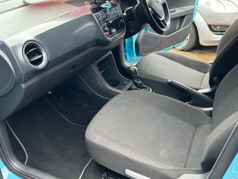 VOLKSWAGEN e-up! e-UP! 60 kW 32kWh Electric Auto 5dr (82 ps)