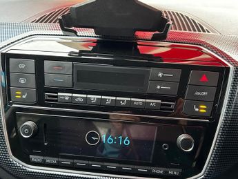 VOLKSWAGEN e-up! e-UP! 60 kW 32kWh Electric Auto 5dr (82 ps)