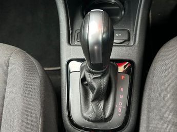 VOLKSWAGEN e-up! e-UP! 60 kW 32kWh Electric Auto 5dr (82 ps)