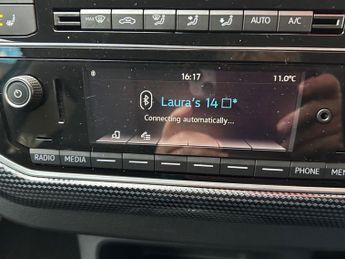 VOLKSWAGEN e-up! e-UP! 60 kW 32kWh Electric Auto 5dr (82 ps)