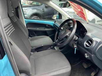 VOLKSWAGEN e-up! e-UP! 60 kW 32kWh Electric Auto 5dr (82 ps)