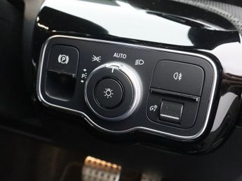 MERCEDES-BENZ A-CLASS 1.3 A180 AMG Line (Executive) Saloon 4dr Petrol 7G-DCT Euro 6 (s