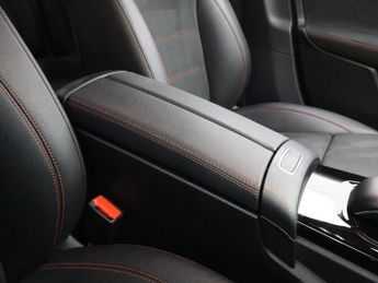 MERCEDES-BENZ A-CLASS 1.3 A180 AMG Line (Executive) Saloon 4dr Petrol 7G-DCT Euro 6 (s