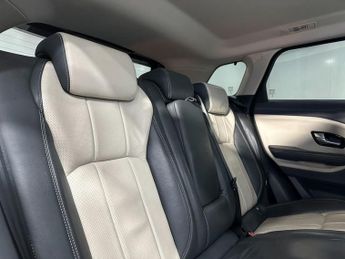 LAND ROVER RANGE ROVER EVOQUE 2.0 TD4 SE Tech SUV 5dr Diesel Auto 4WD Euro 6 (s/s) (180 ps)