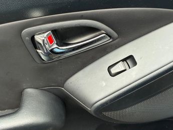 HYUNDAI IX35 1.7 CRDi Premium SUV 5dr Diesel Manual Euro 5 (s/s) (115 ps)