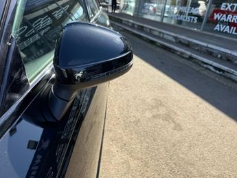 AUDI A4 AVANT 2.0 TFSI Black Edition Estate 5dr Petrol S Tronic Euro 6 (s/s) (