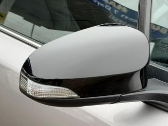 TOYOTA C-HR 1.8 VVT-h Dynamic SUV 5dr Petrol Hybrid CVT Euro 6 (s/s) (122 ps