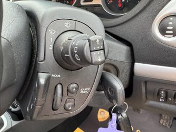 RENAULT CLIO 1.5 dCi Dynamique TomTom Hatchback 3dr Diesel Manual Euro 4 (86 