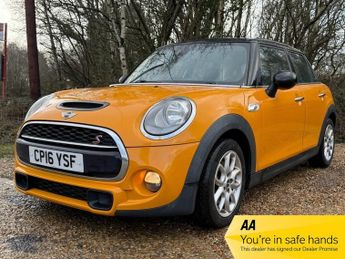 MINI Hatch 2.0 Cooper SD Hatchback 5dr Diesel Auto 6Spd Euro 6 (s/s) (170 p