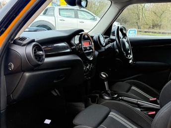 MINI HATCH 2.0 Cooper SD Hatchback 5dr Diesel Auto 6Spd Euro 6 (s/s) (170 p