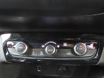 VAUXHALL Corsa Electric 50kWh Elite Premium Hatchback 5dr Electric Auto (136 ps)