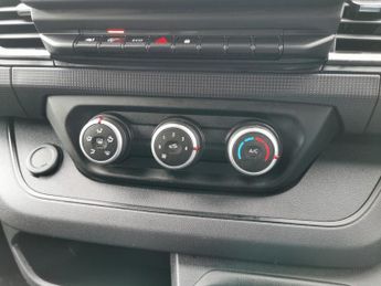 RENAULT TRAFIC 2.0 dCi Blue LL30 Business+ Panel Van 5dr Diesel Manual L2 H1 Eu