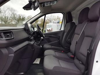 RENAULT TRAFIC 2.0 dCi Blue LL30 Business+ Panel Van 5dr Diesel Manual L2 H1 Eu