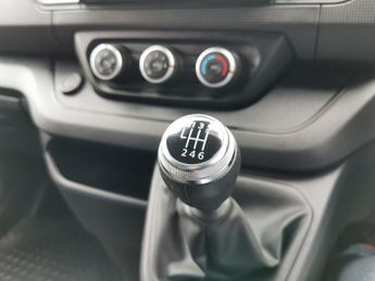 RENAULT TRAFIC 2.0 dCi Blue LL30 Business+ Panel Van 5dr Diesel Manual L2 H1 Eu