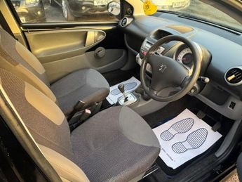 PEUGEOT 107 1.0 12V Urban Hatchback 3dr Petrol 2 Tronic Euro 4 (68 ps)