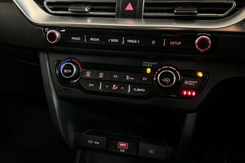 KIA NIRO 64kWh 2 SUV 5dr Electric Auto (201 bhp) Reverse Camera, Rear Par