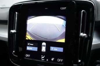 VOLVO XC40 2.0 D3 Momentum SUV 5dr Diesel Auto Euro 6 (s/s) (150 ps)